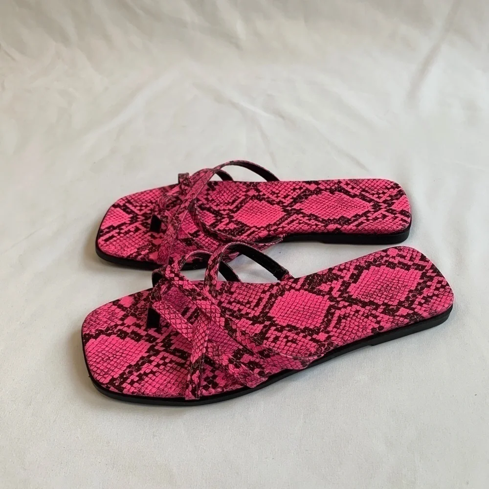 14TH & Union Caite Hot Pink & Black Python Print Slip On Strappy‎ Sandals - Picture 3 of 6
